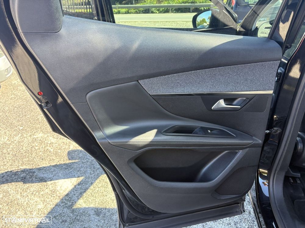Peugeot 3008 1.2 PureTech Allure EAT8 - 24