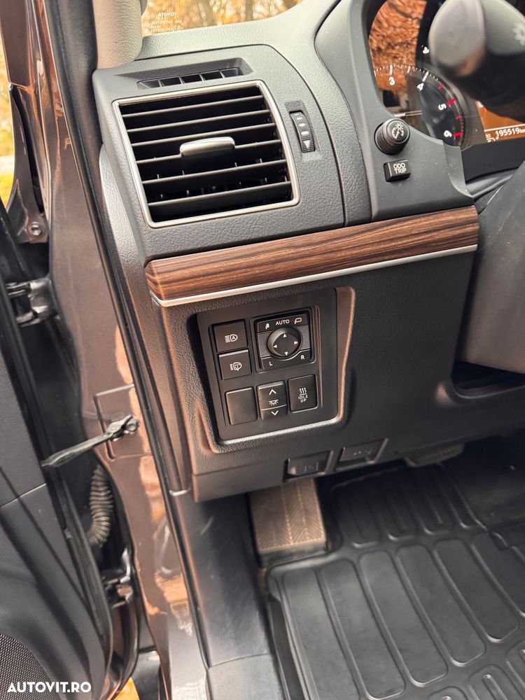 Toyota Land Cruiser 2.8l Turbo D-4D A/T Luxury - 9