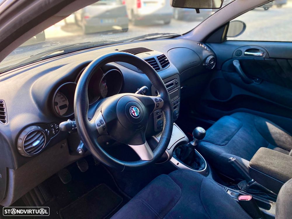 Alfa Romeo GT 1.9 JTD M-JET - 15