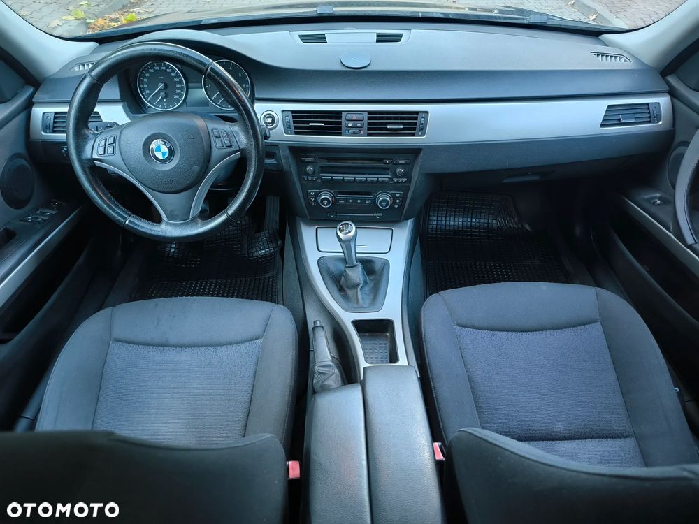 BMW Seria 3 318i - 5