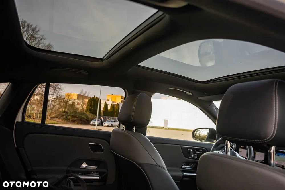 Mercedes-Benz GLA - 32