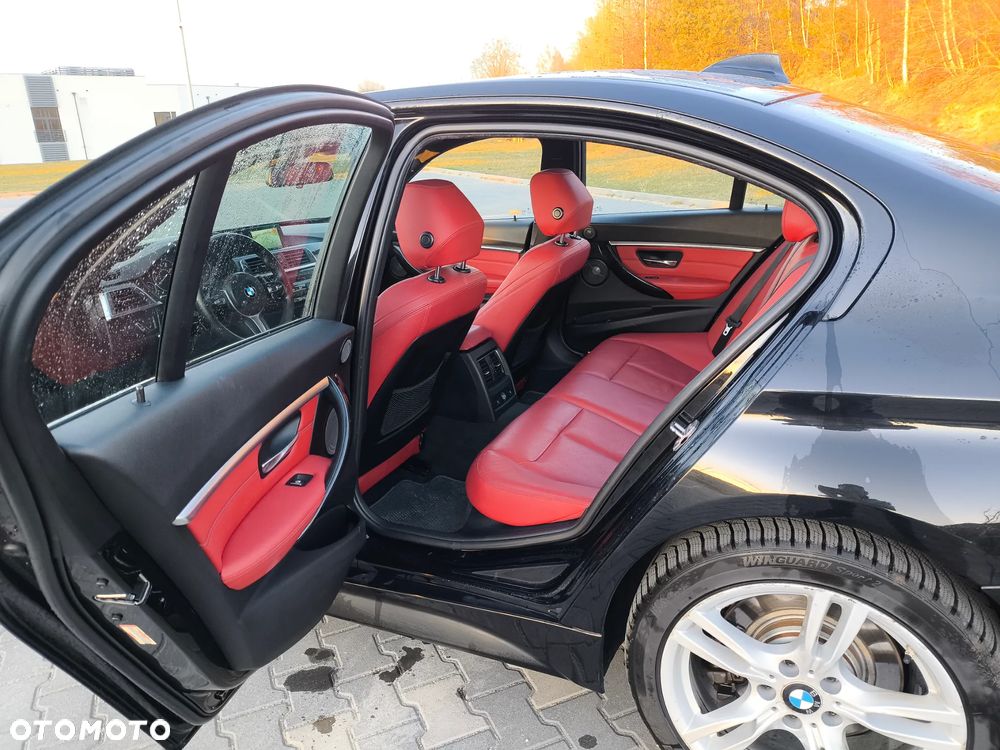 BMW Seria 3 330i xDrive Edition M Sport Shadow - 19