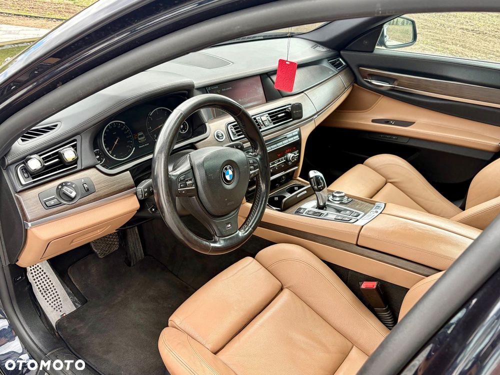 BMW Seria 7 740d xDrive - 14