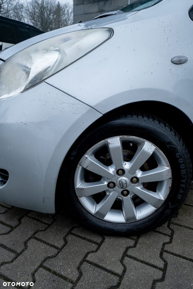 Toyota Yaris - 10