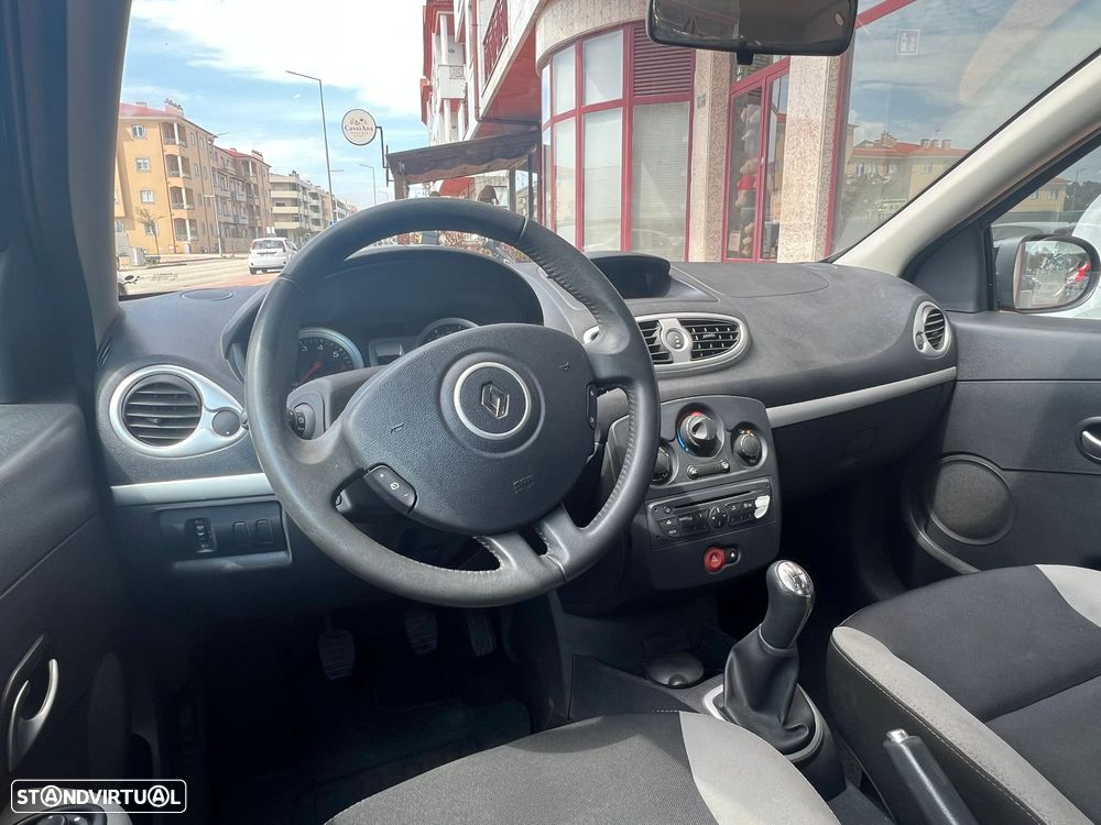 Renault Clio 1.2 16V Dynamique S - 9