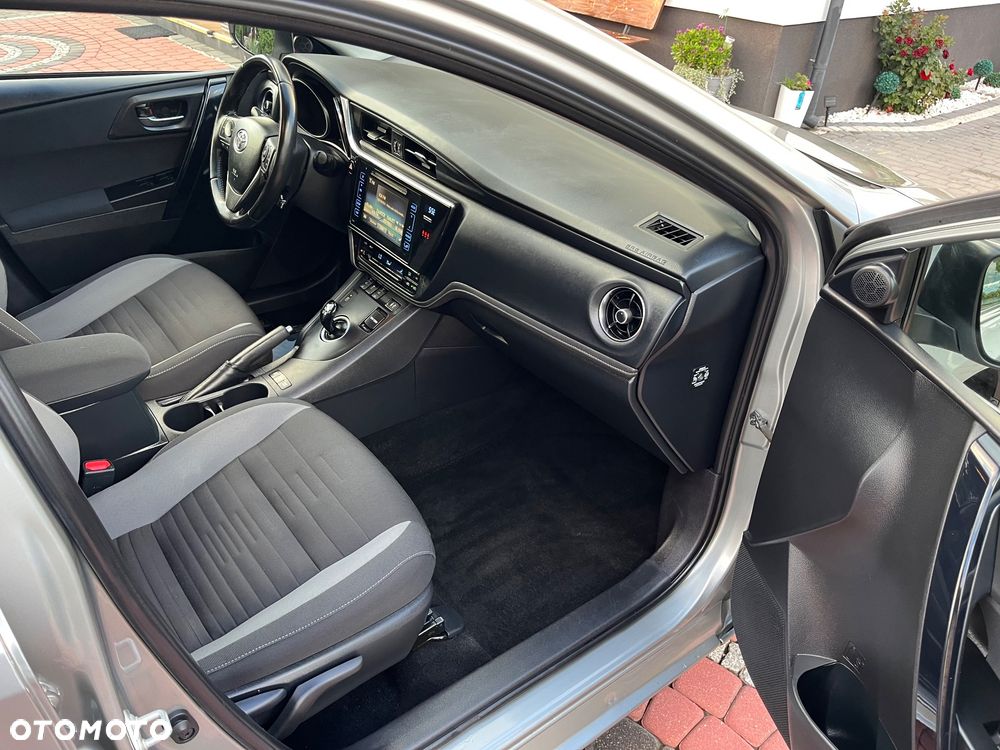 Toyota Auris 1.8 HSD Luna - 17