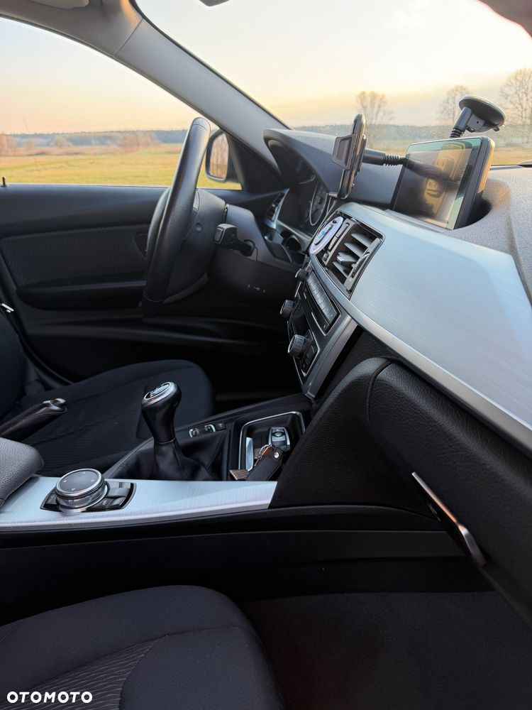 BMW Seria 3 318d Luxury Line - 15