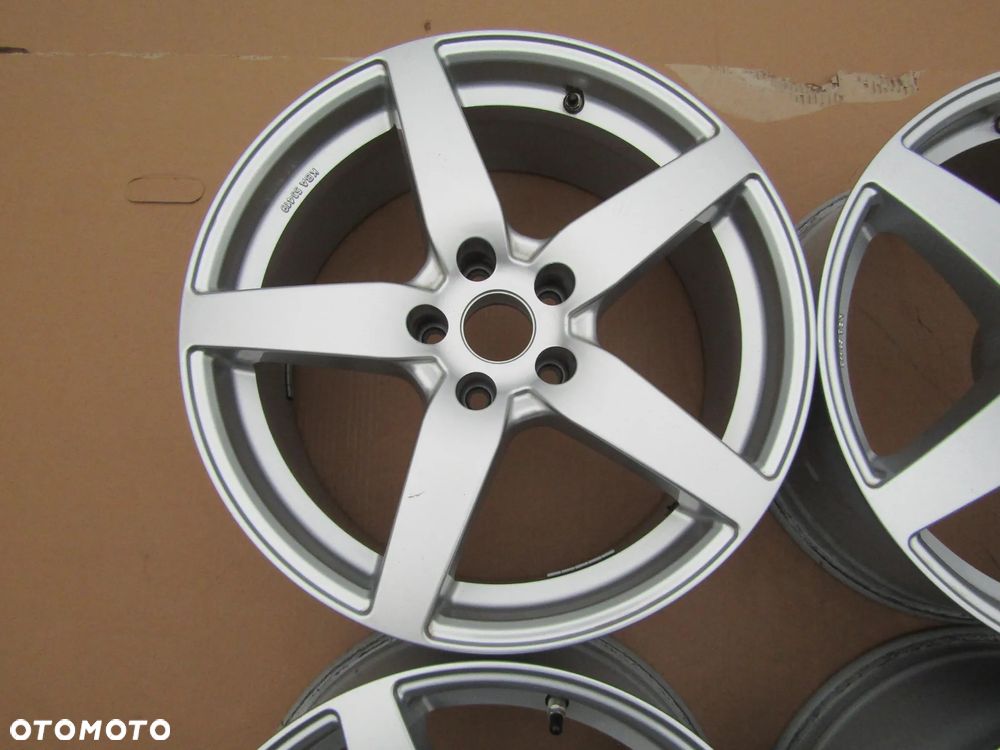 4x Felgi 18 Audi A4 A5 A6 S6 A7 S7 C8 A8 Q3 Q5 Q7 VW Tiguan Mercedes EQ EQC Skoda Karoq Kodiaq Yeti Superb Seat Ateca BMW 8 j 5x112 ET26 - 7