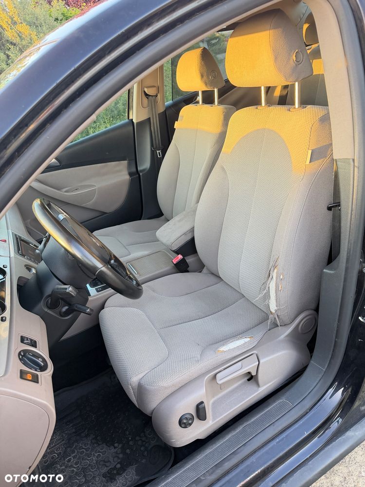 Volkswagen Passat 2.0 TDI DPF Comfortline - 23