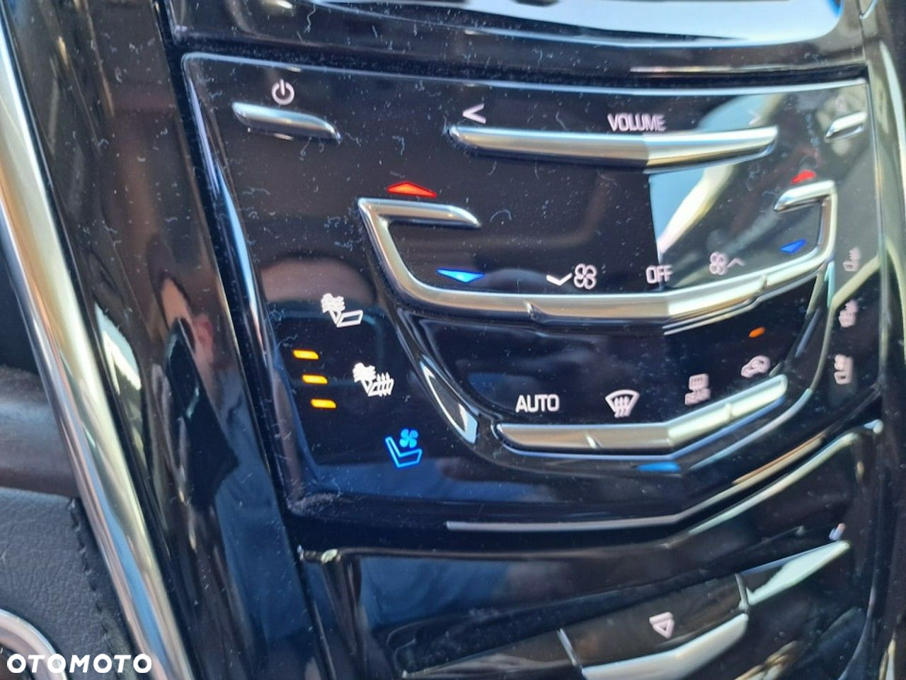 Cadillac Escalade - 24
