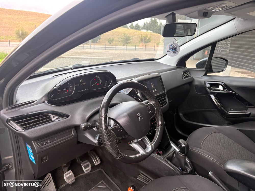 Peugeot 208 - 4