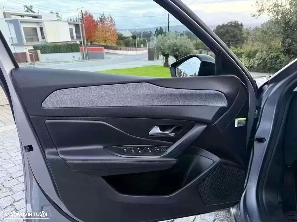 Peugeot 308 1.5 BlueHDi Allure EAT8 - 32
