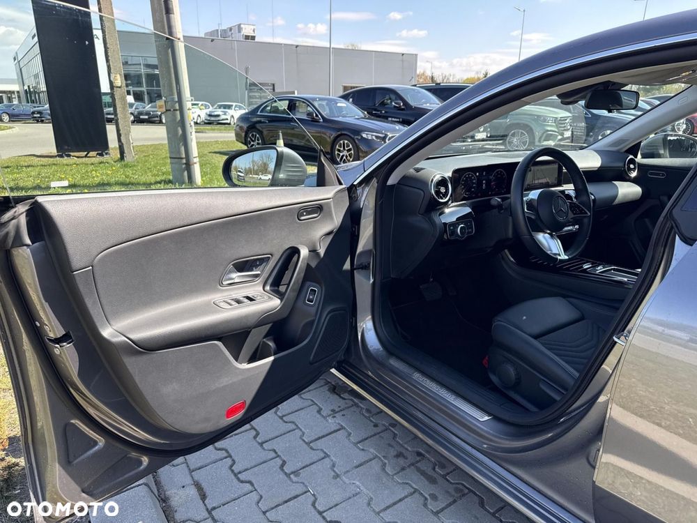 Mercedes-Benz CLA - 10