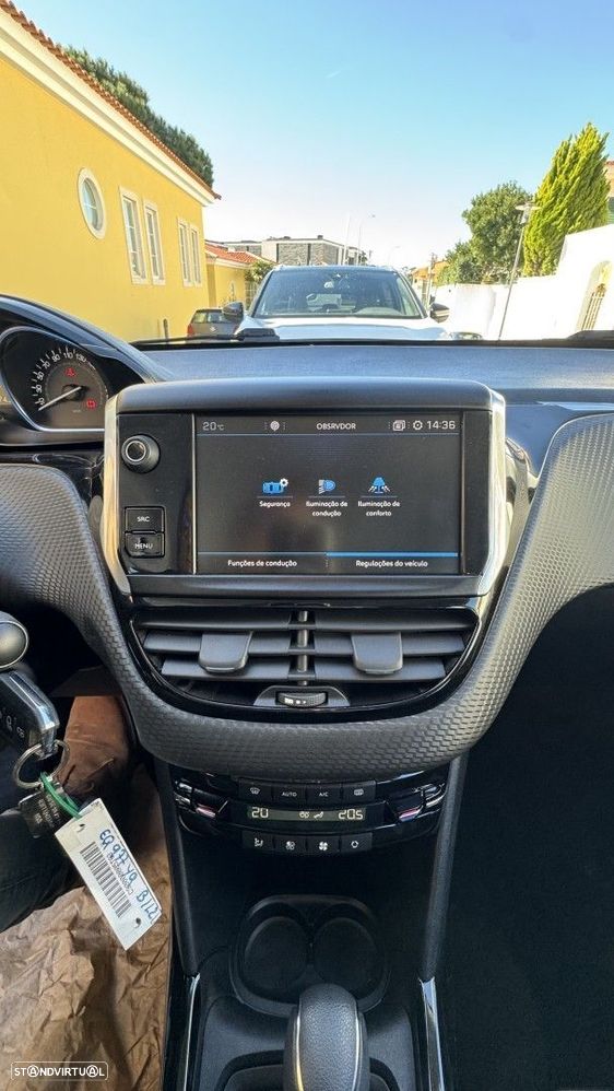 Peugeot 2008 1.2 PureTech Allure EAT6 - 21