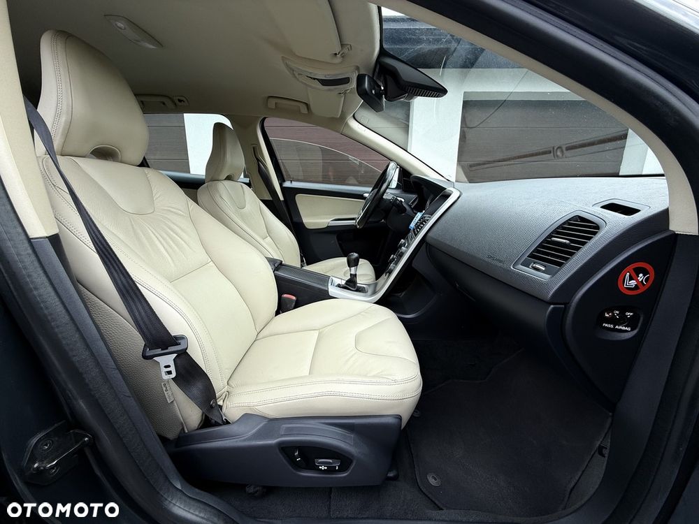 Volvo XC 60 DRIVe Momentum - 26