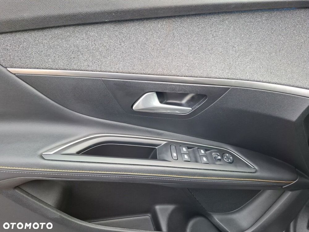 Peugeot 3008 1.2 PureTech Road Trip S&S EAT8 - 18