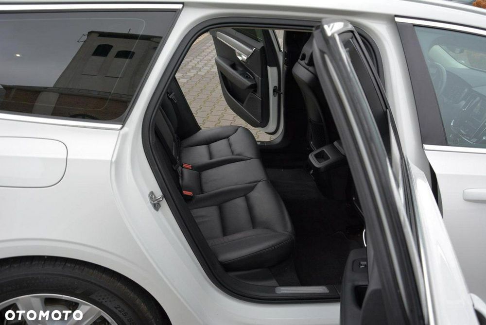Volvo V90 D3 Momentum Pro - 15