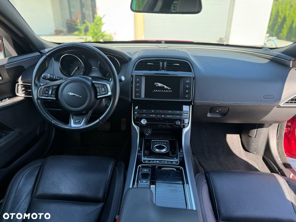 Jaguar XE 2.0 D AWD Prestige - 6