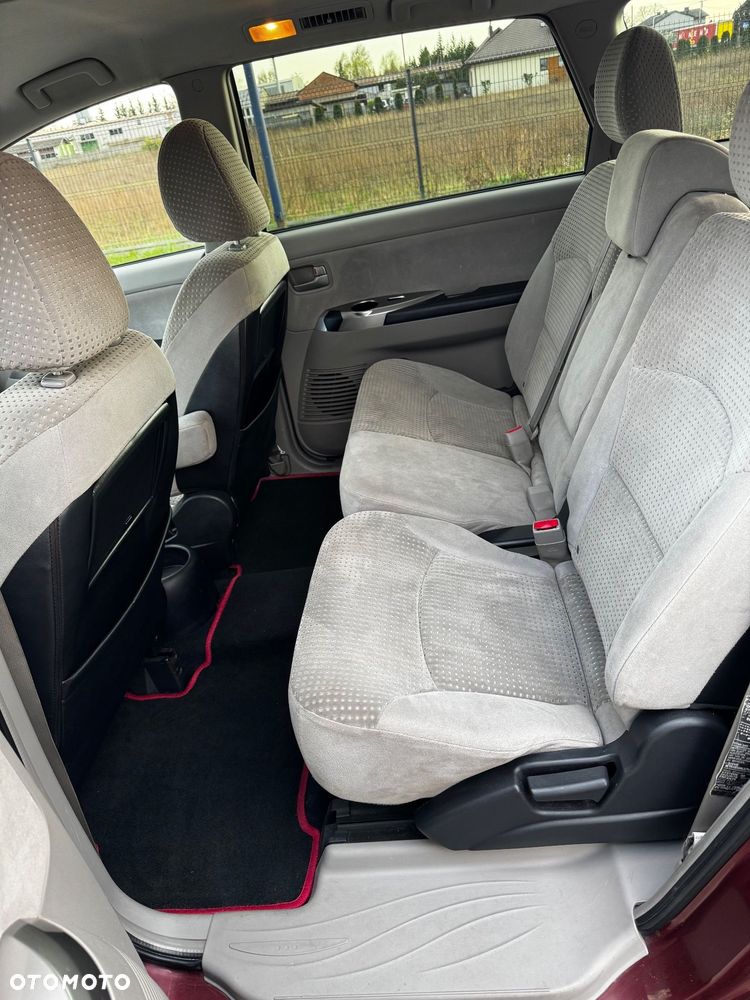 Mitsubishi Grandis 2.4 Intense - 18