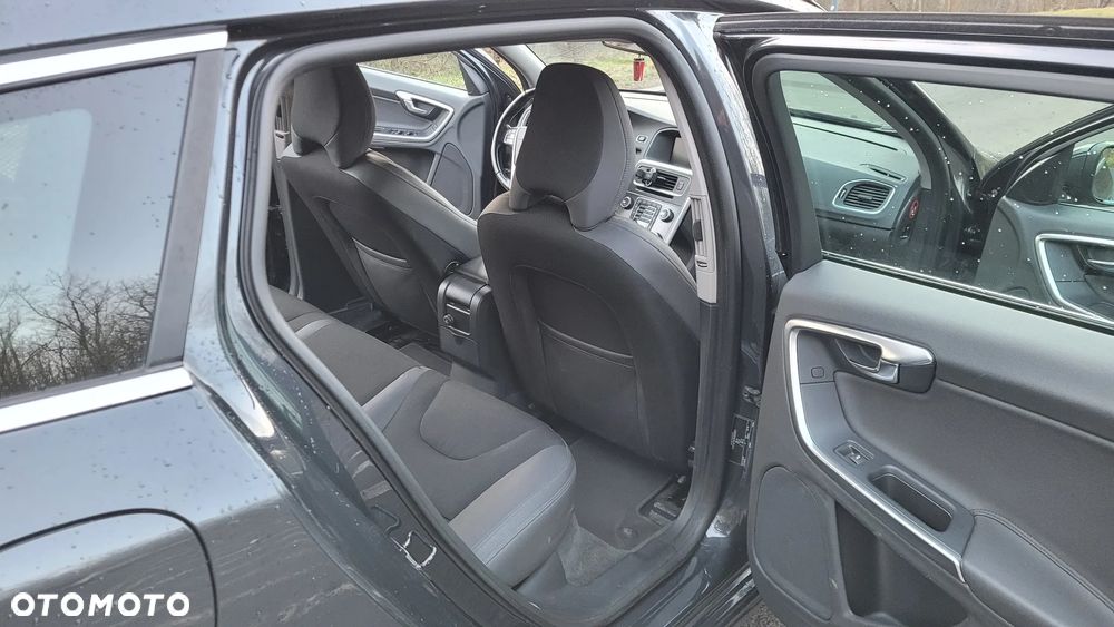 Volvo V60 D5 Momentum - 10
