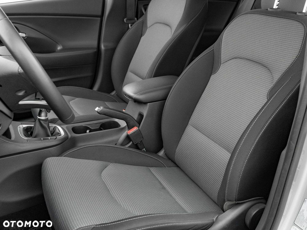 Hyundai i30 1.5 DPI Classic + - 13