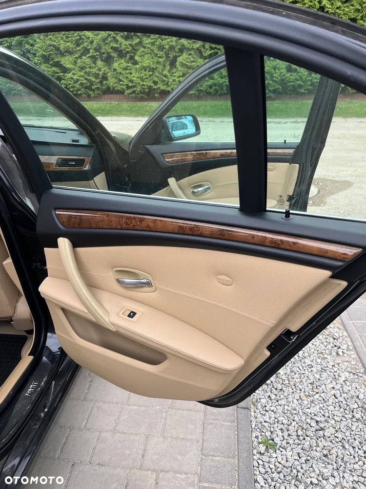 BMW Seria 5 523i Edition Exclusive - 16