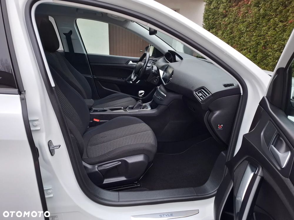 Peugeot 308 BlueHDi 130 Stop & Start Style - 16