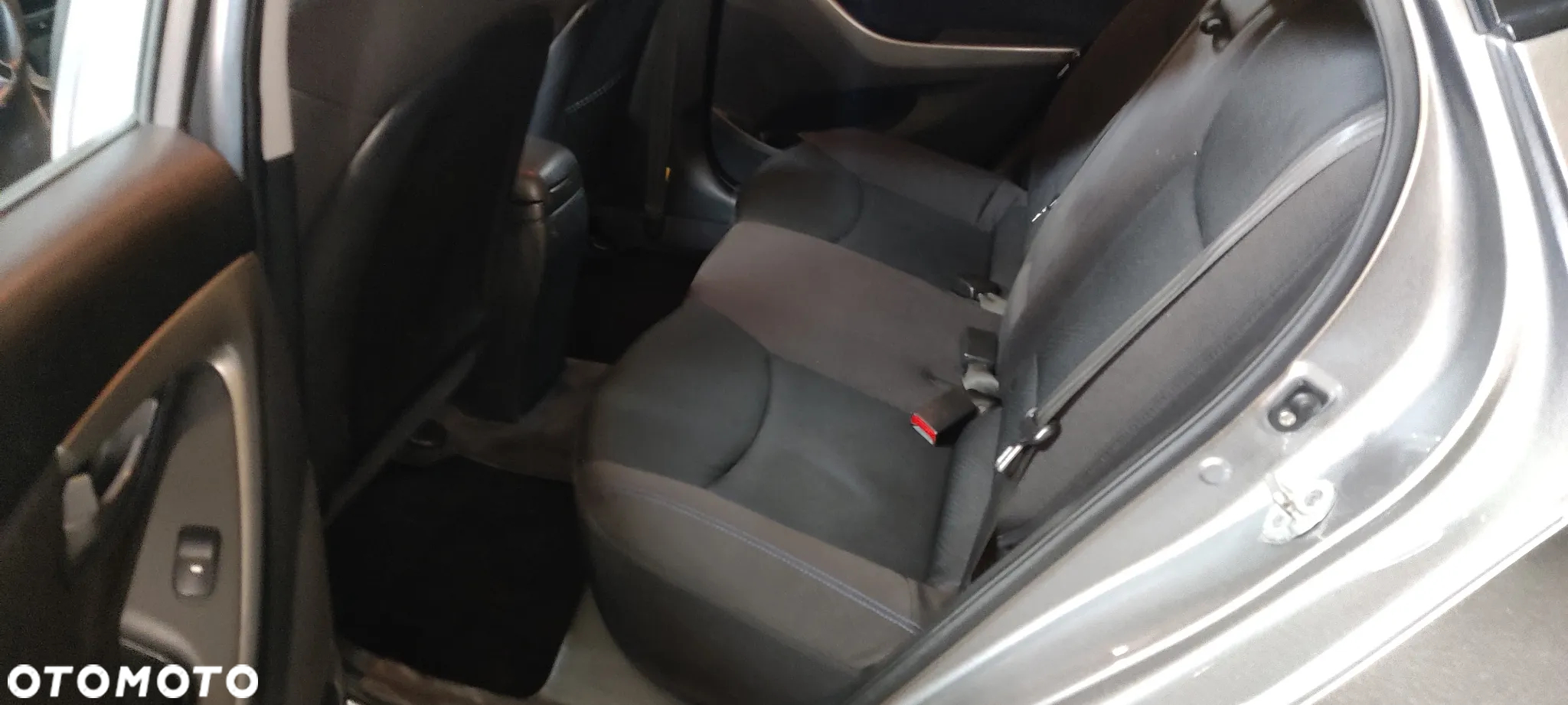 Hyundai Elantra 1.6 Comfort - 13
