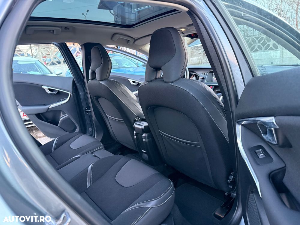 Volvo V40 D2 R Design - 8