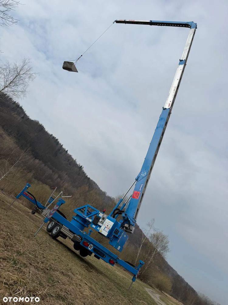 KLAAS K21/31TSR Dźwig Dekarski żuraw zwyżka podnośnik 31m. udźwig 1800kg max. Silnik Yanmar 3cyl. Kosz pojemnik. Dźwig Sterowany całkowicie zdalnie z pilota. Do 3,5 tony Transportowanie samochodem osobowym! Podwieszana oś Hydr. Własny Napęd Hydr. na 2 koła w terenie. Maszyna jak Nowa 2 tyś mtg. 2015r. Po serwisach Dekra. Sprowadzona z Norwegii. Nie różni się od nowej z salonu. Pełna Hydraulika w maszynie. Najbogatsza wersja. OKAZJA  230volt. Zero zużycia! - 21