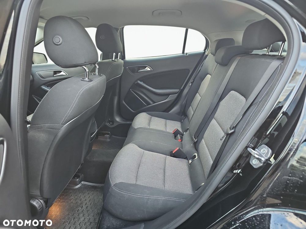 Mercedes-Benz GLA - 14
