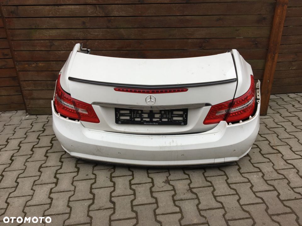 MERCEDES 207 coupe amg tylny pas 650 - 1