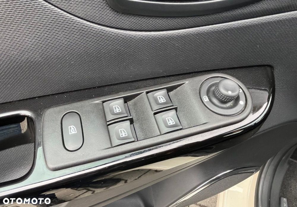 Renault Captur - 26