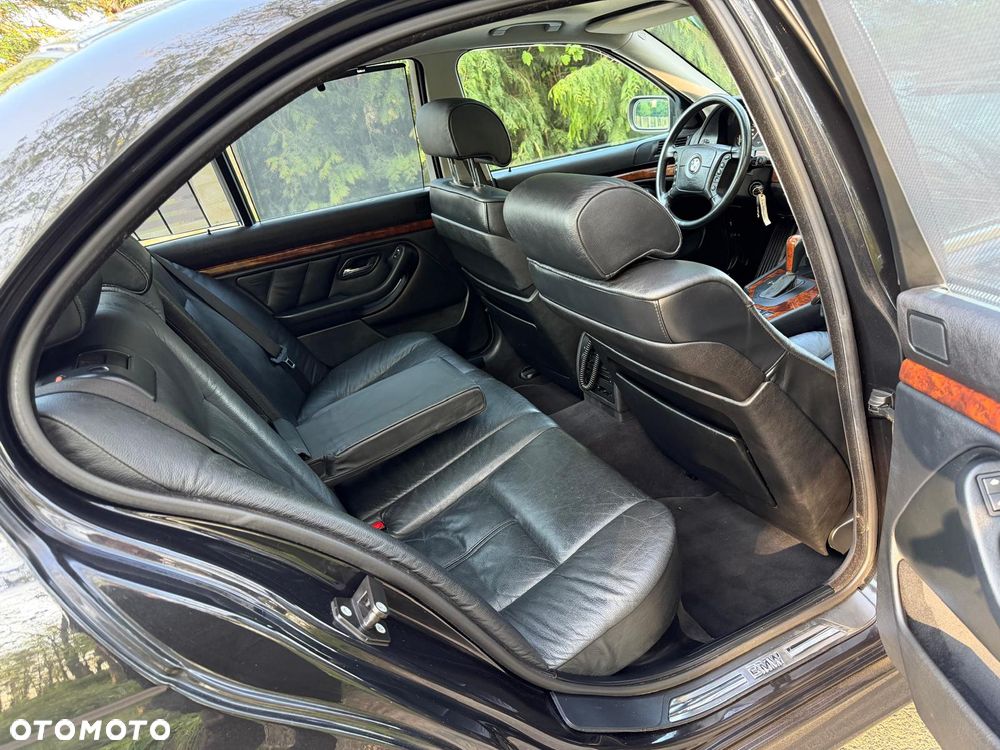 BMW Seria 5 540i - 11