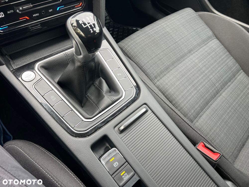 Volkswagen Passat 1.5 TSI EVO Business - 27