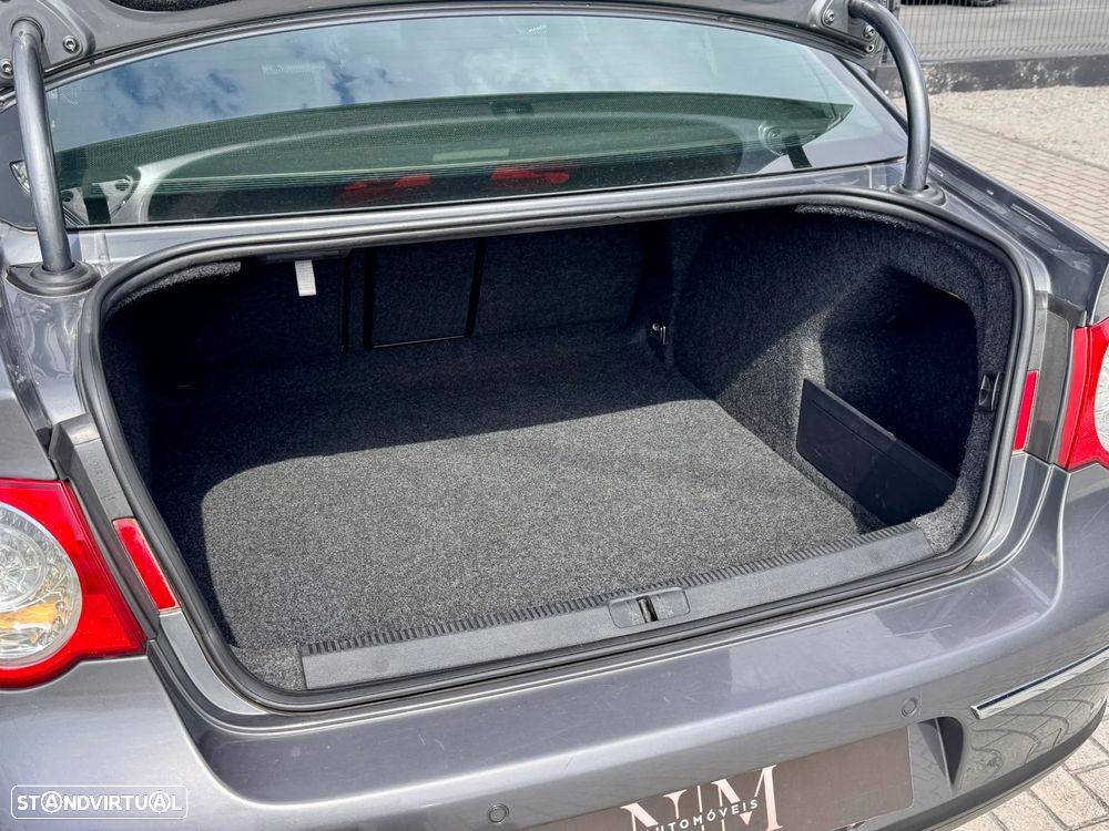 VW Passat 2.0 TDI Highline - 19