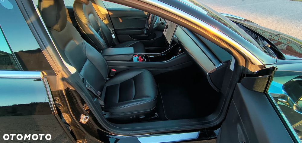 Tesla Model 3 - 6