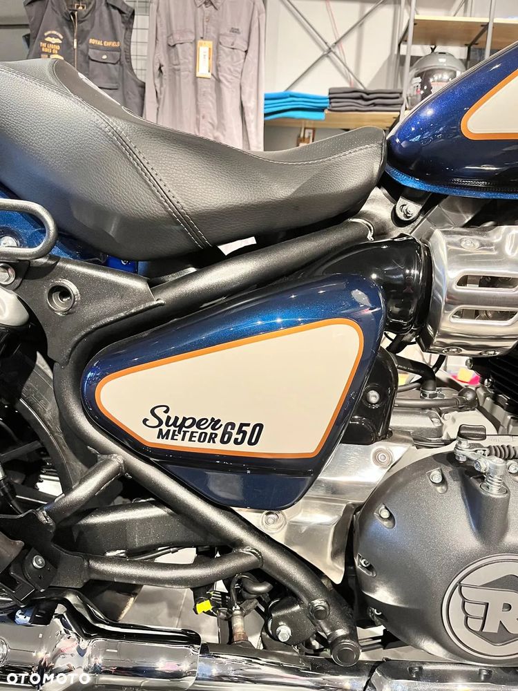 Royal Enfield Super Meteor - 2