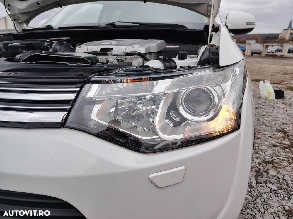 Mitsubishi Outlander 2.0 4WD Top - 16