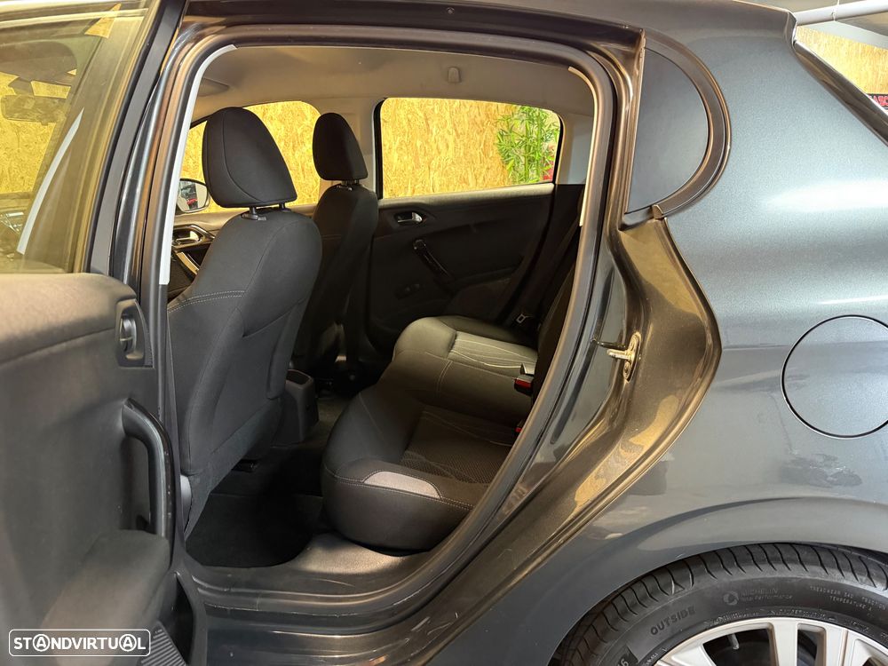 Peugeot 208 82 PureTech Style - 9