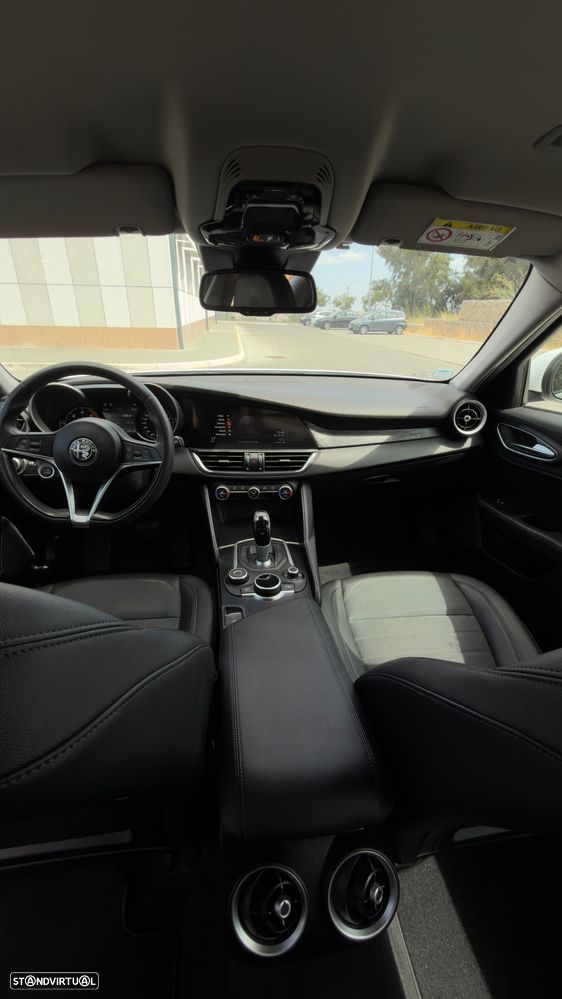 Alfa Romeo Giulia 2.2 D Sprint AT8 - 24