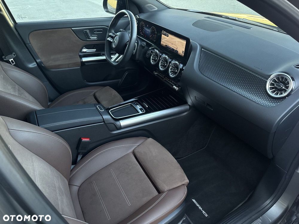 Mercedes-Benz GLA - 23