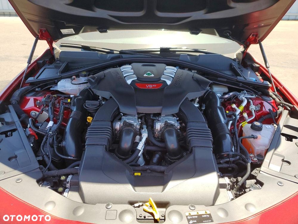 Alfa Romeo Giulia 2.9 V6 Bi-Turbo AT8 Quadrifoglio - 12