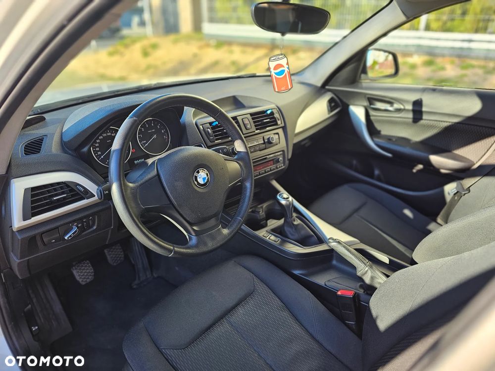 BMW Seria 1 116i - 24