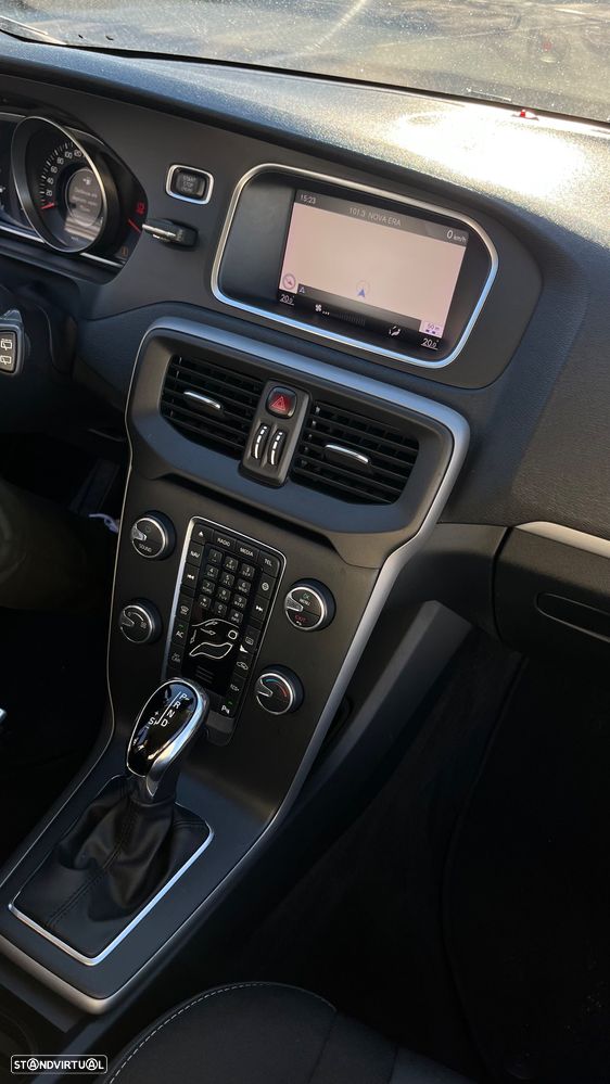 Volvo V40 2.0 D3 Momentum Geartronic - 30