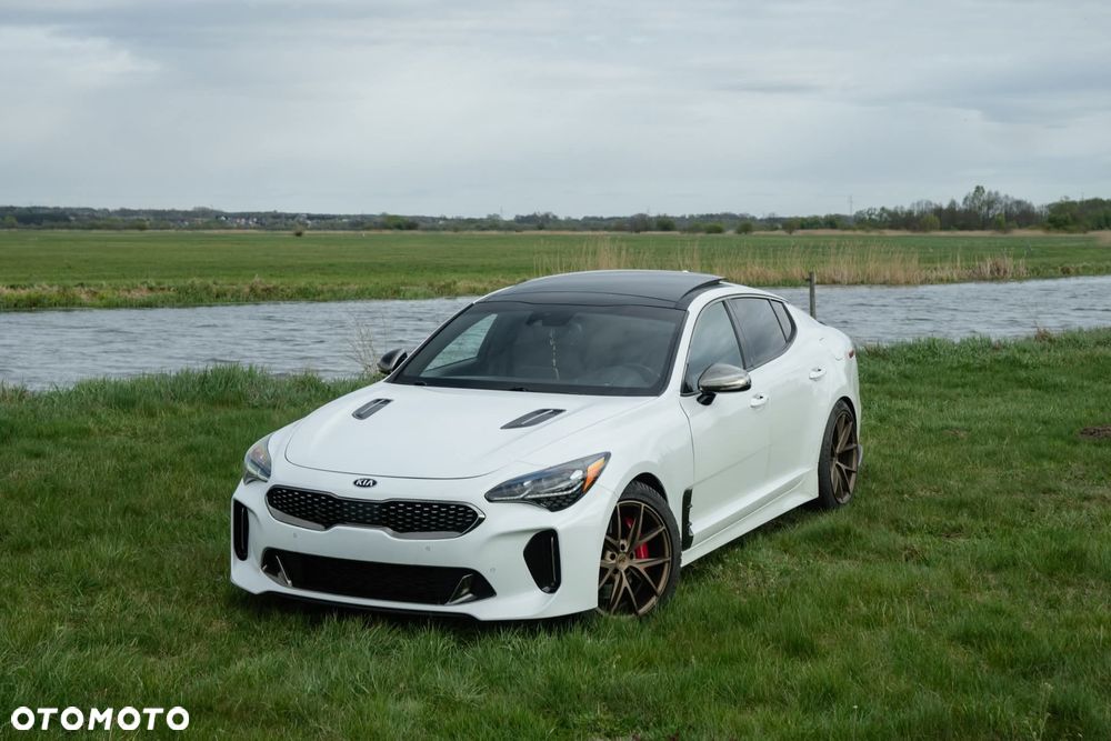 Kia Stinger - 1