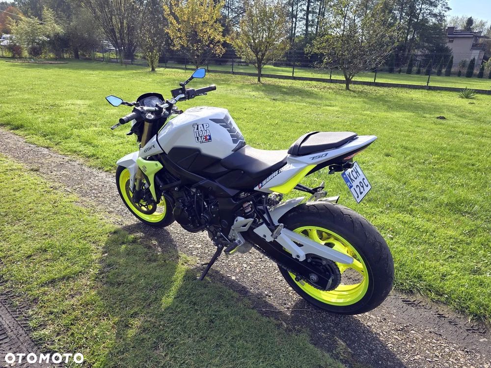 Suzuki GSR - 6
