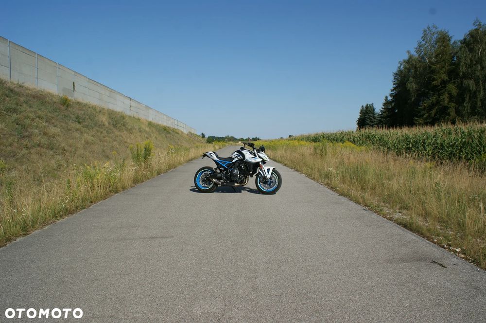 Suzuki GSX - 2