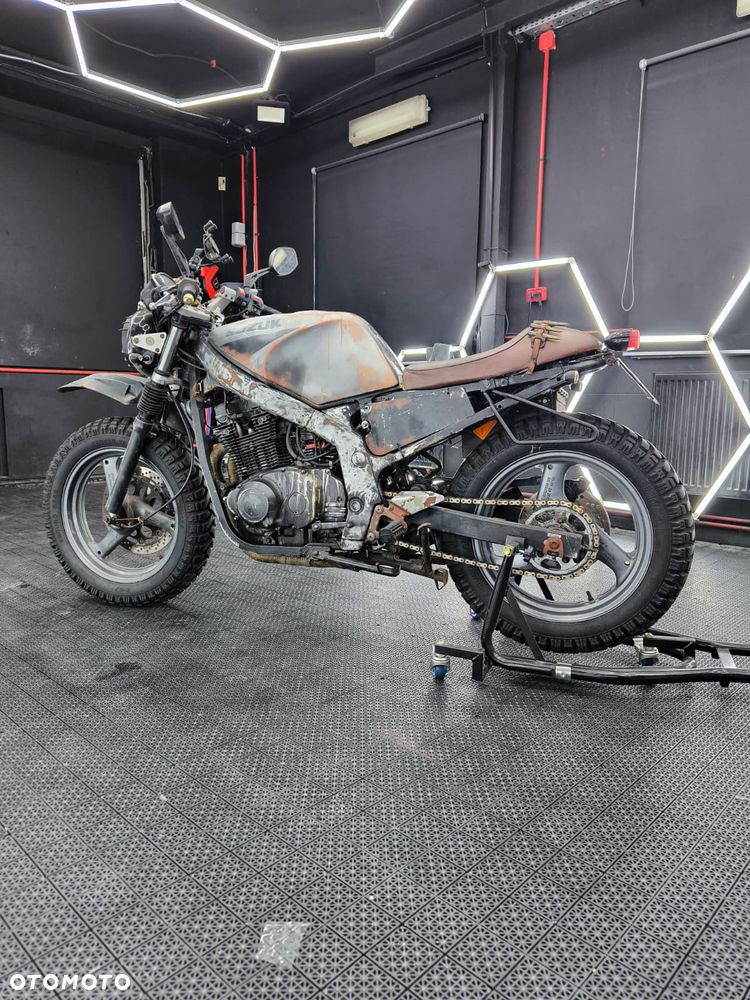 Suzuki GS - 4