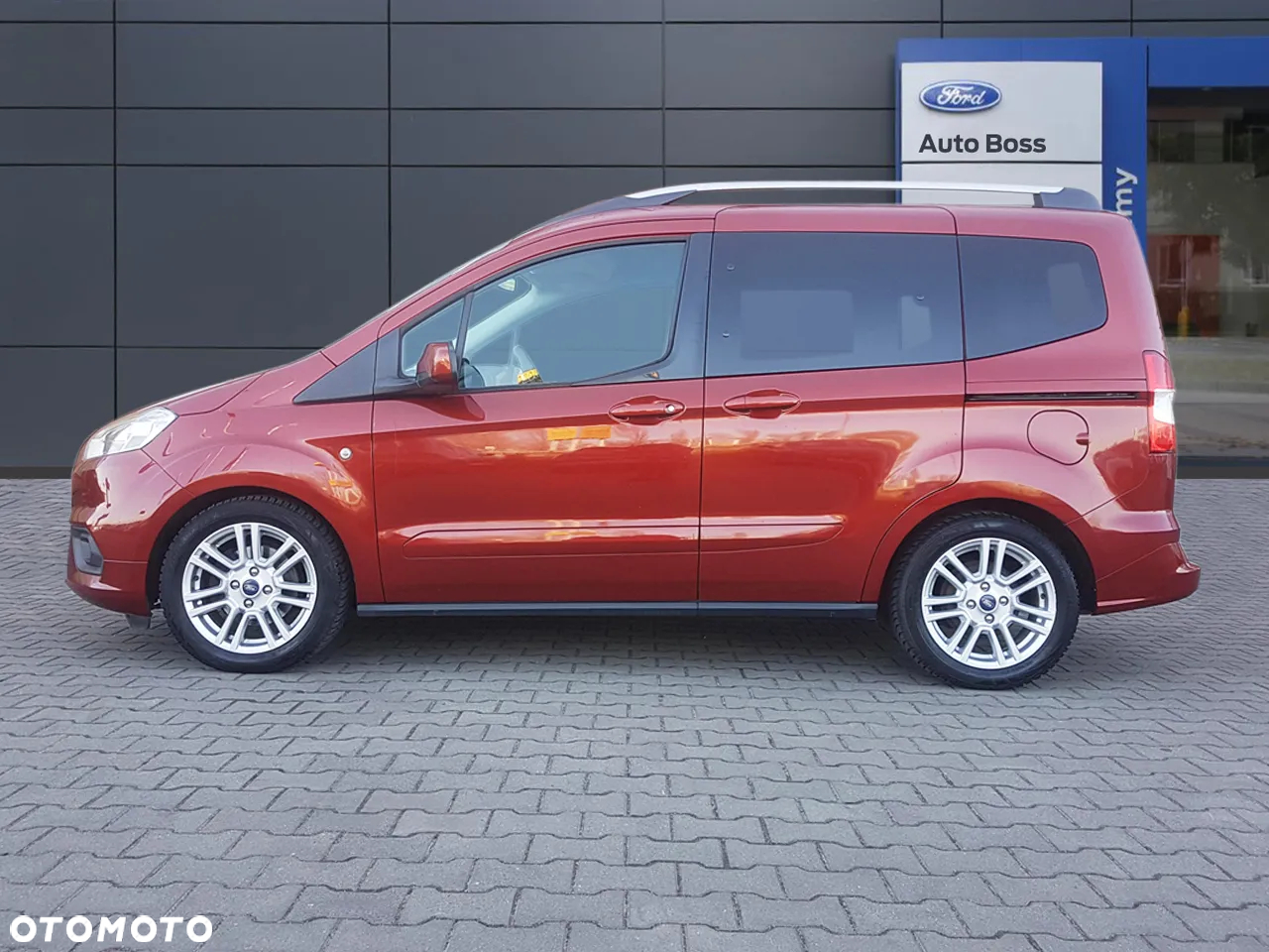 Ford Tourneo Courier 1.5 TDCi Titanium - 2